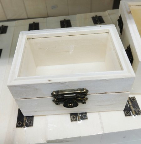 صندوق خشب وجه شفاف